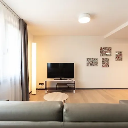 Lägenhet Ema House Serviced Superior Downtown