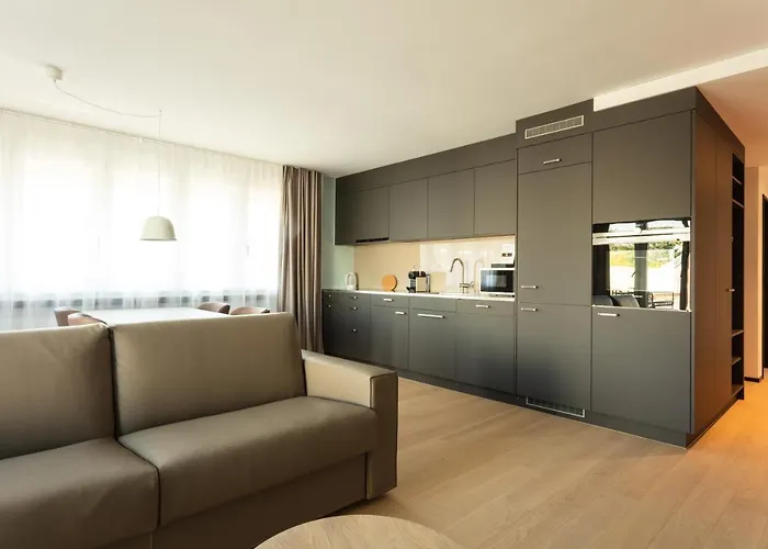 Ema House Serviced Superior Downtown Lägenhet *