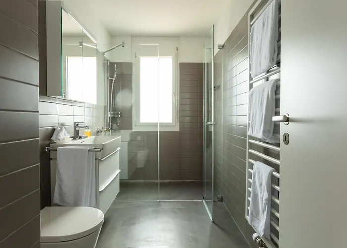 Ema House Serviced Superior Downtown דירה