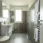 Ema House Serviced Superior Downtown شقة